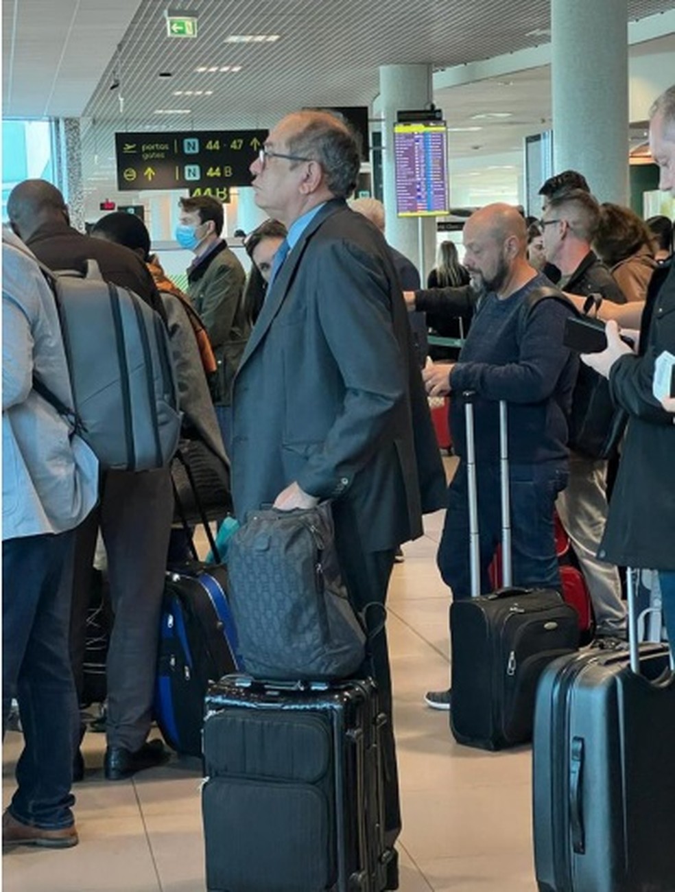 Militar indiciado enviou foto de Gilmar em aeroporto para general, descobre  PF
