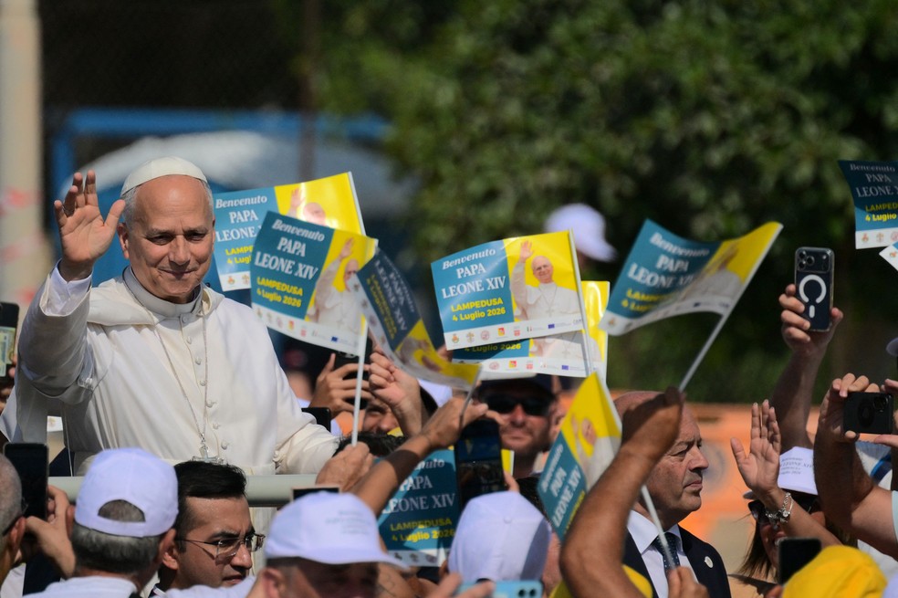 Papa Le&atilde;o XIV em Lampedusa &mdash; Foto: Tiziana FABI / AFP