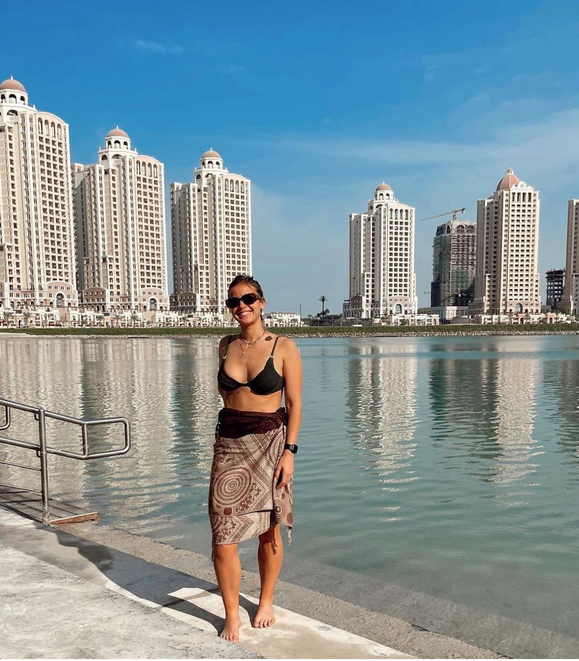 Florencia Velasco posa em Doha — Foto: Reprodução