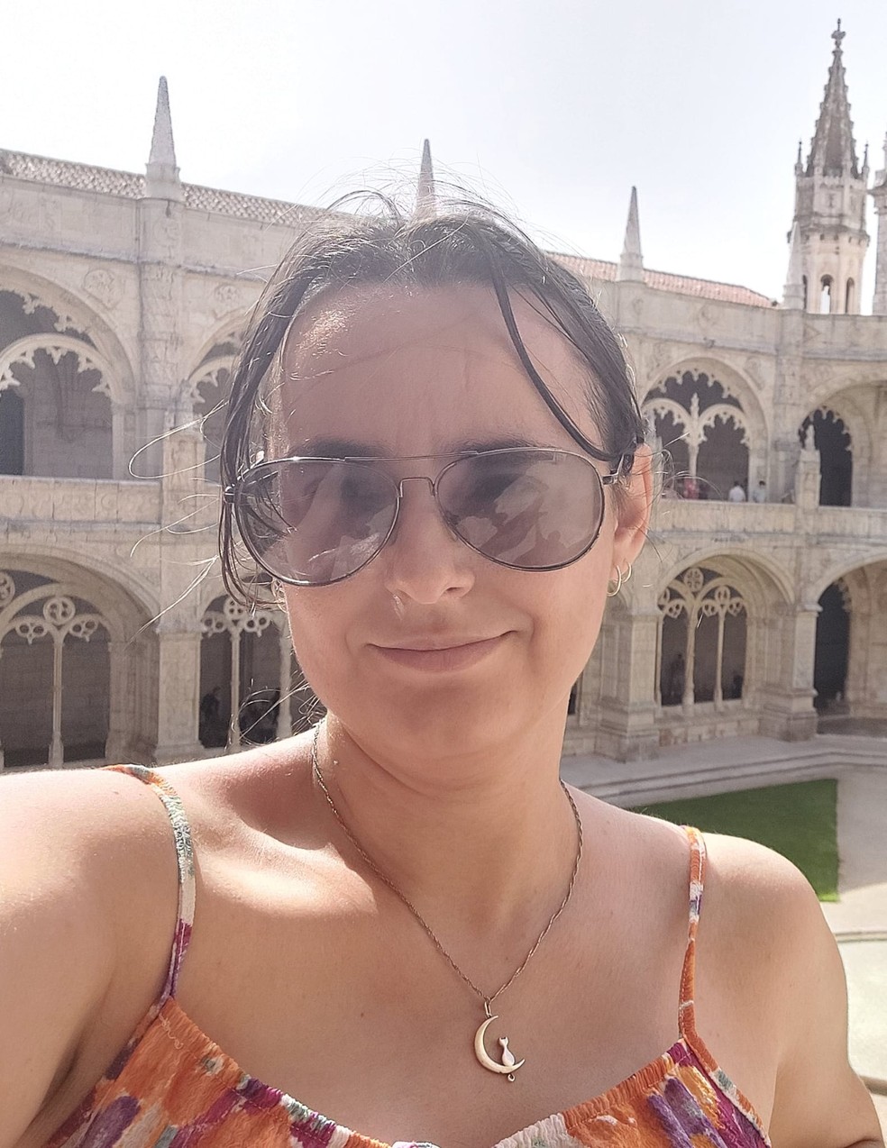 Fernanda de Castro at the Jerónimos Monastery, Lisbon — Photo: Portugal Giro personal archives