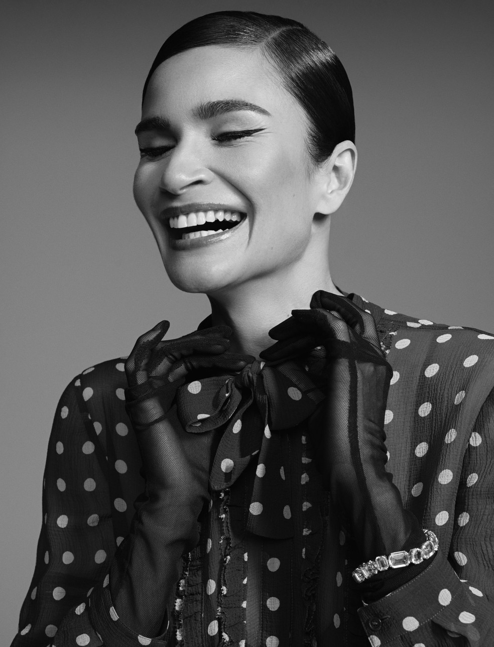Camisa Burberry Na Trash Chic, Luvas Cris Barros E Pulseira Swarovski - Foto: Gustavo Ipolito