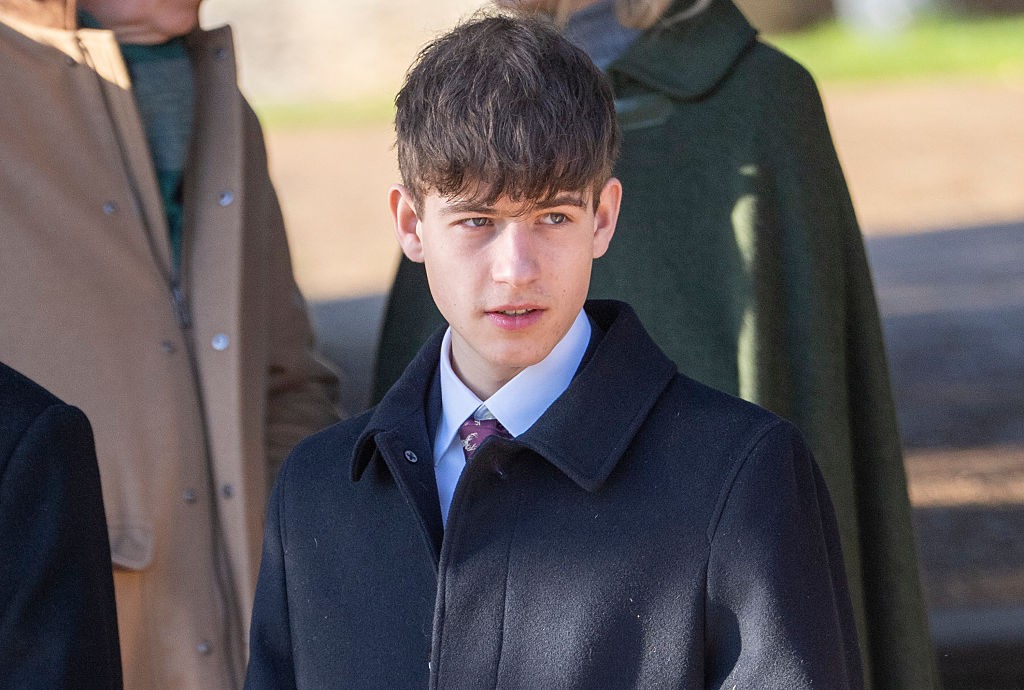 Aos 18 anos, sobrinho de Rei Charles III é destaque na mídia britânica por emprego ‘surpreendente’