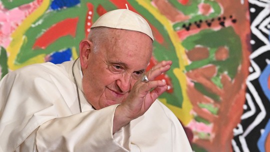 Papa elogia 'temperamento enérgico' de Silvio Berlusconi