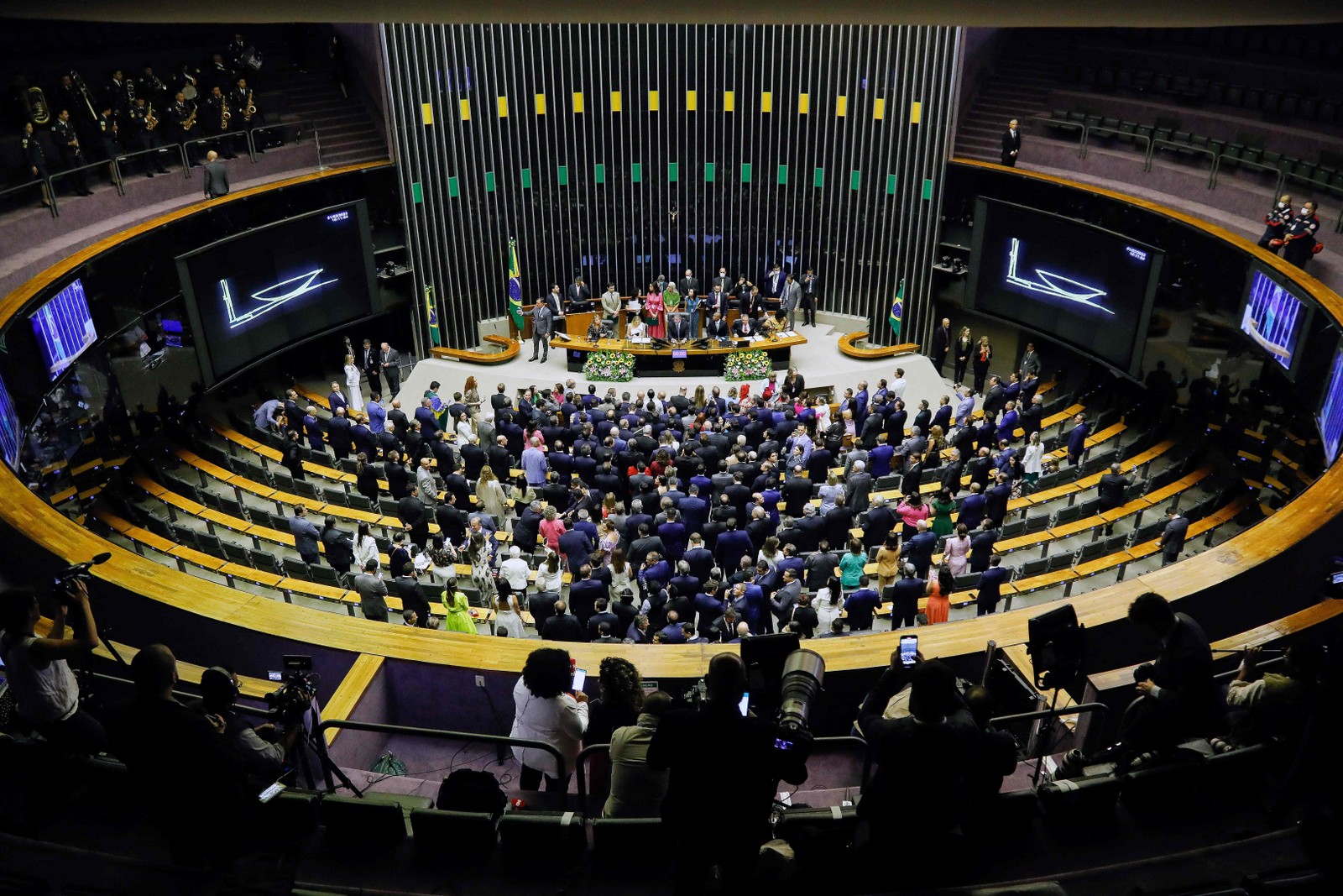 Cerimônia de posse dos novos deputados no plenário da Câmara, em Brasília — Foto: Sergio Lima / AFP