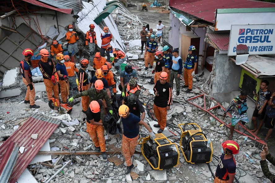 Terremoto nas Filipinas deixa 32 mortos e centenas de feridos - R7