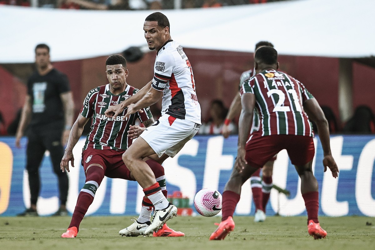 Em jogo de tempos opostos, Fluminense sofre gol no fim e é derrotado ...