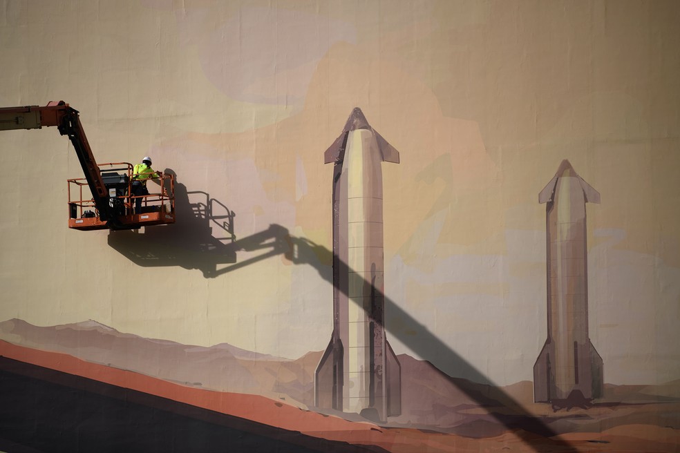 O condado de Boca Chica, onde está a sede da SpaceX no Texas, possui painéis com foguetes em Marte — Foto: Mark Felix / Bloomberg