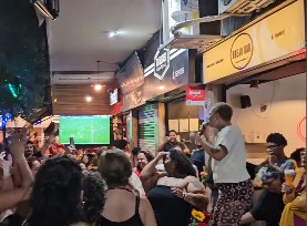 Evento que celebrava mês da visibilidade lésbica no Flamengo é interrompido após uso de gás lacrimogêneo - QTU Questões do Universo