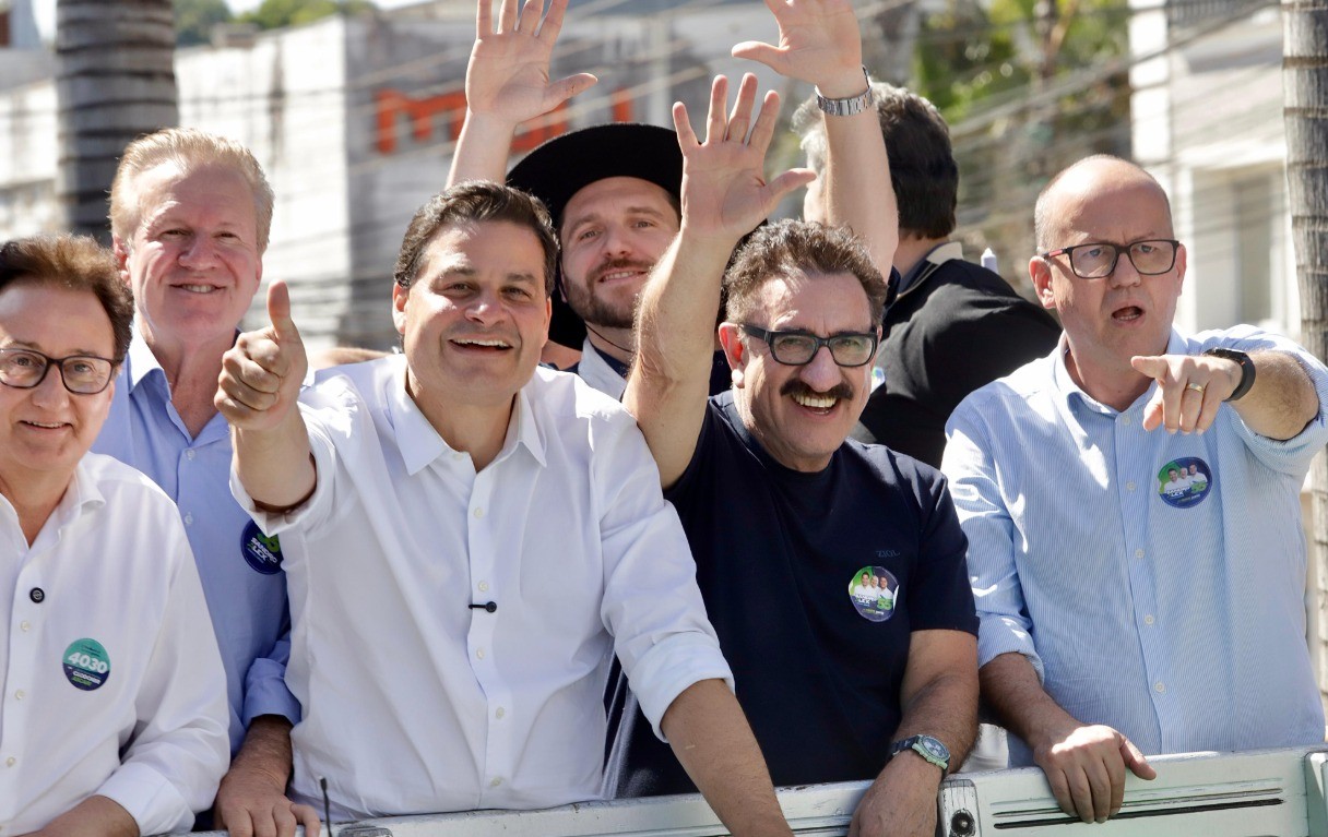 Apresentador Ratinho mergulha na campanha de Sandro Alex, candidato à sucessão do filho em dificuldades no Paraná - Foto