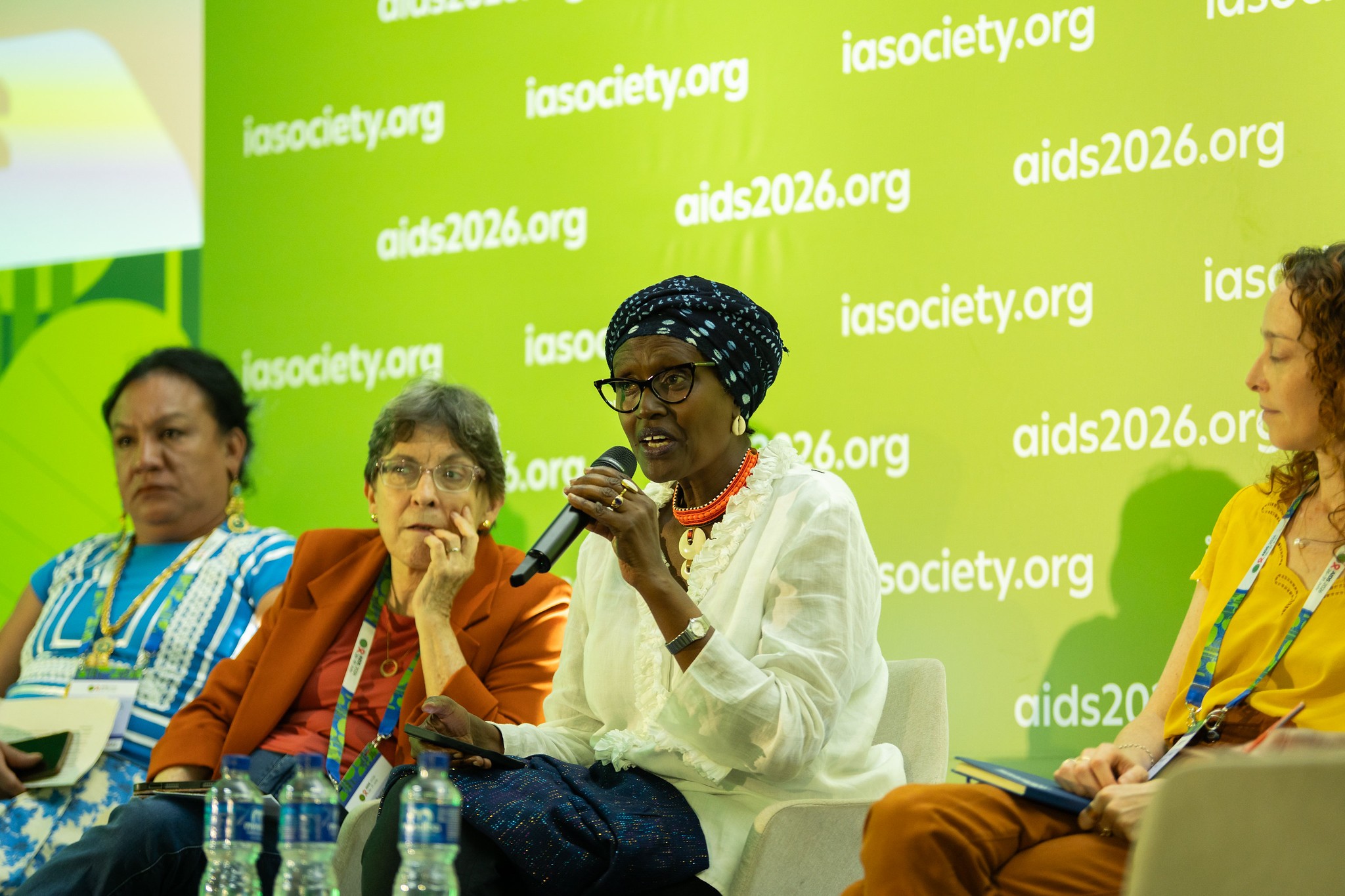 Brasil na contramão global: Novos casos de HIV aumentam 21,9% enquanto mundo registra queda expressiva