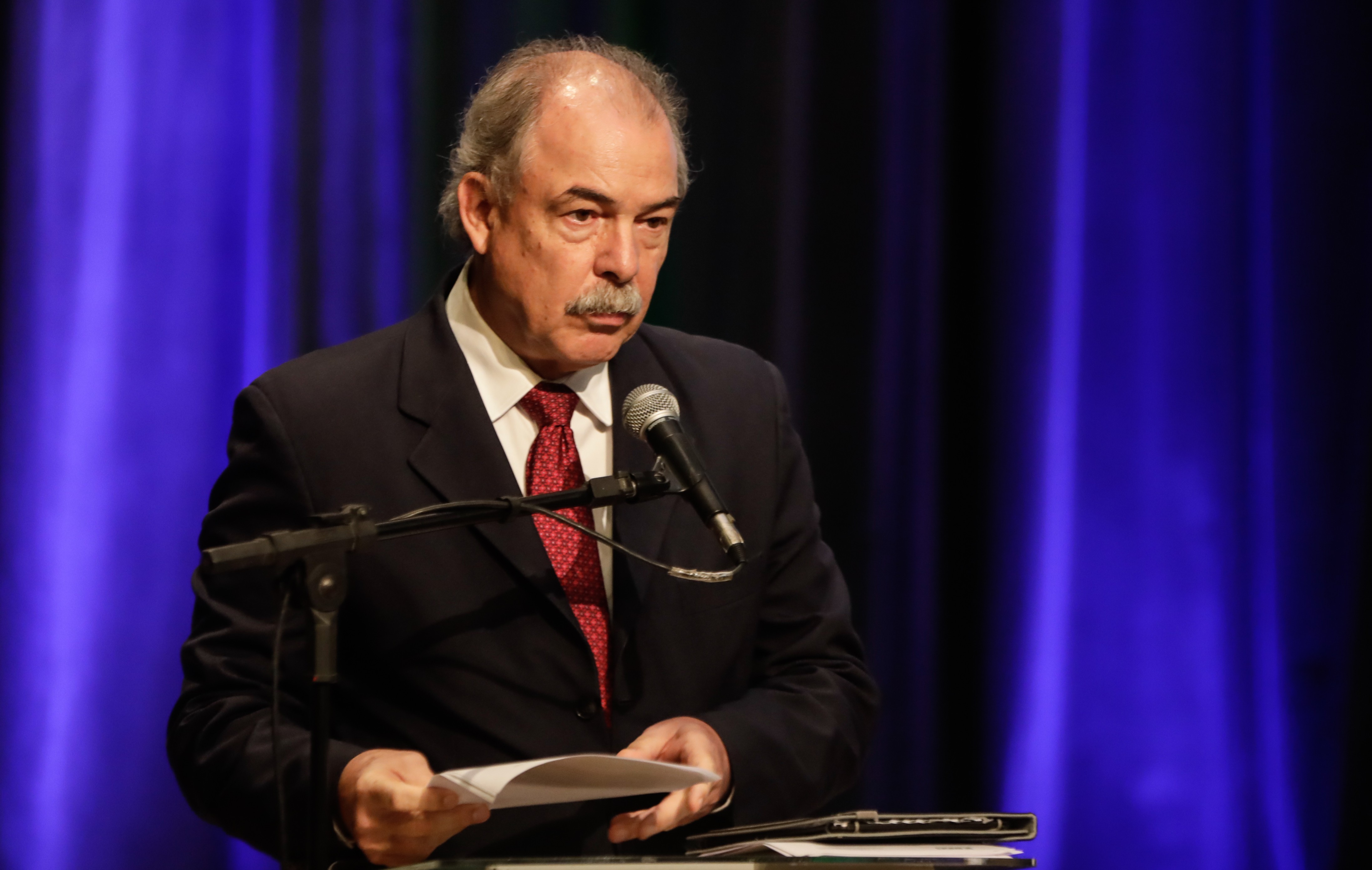 Mercadante cobra responsabilidade fiscal dos Poderes e defende atuação do BNDES