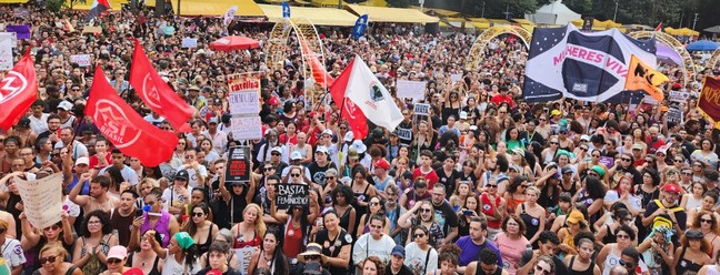 Ato contra feminicídio na Avenida Paulista, no domingo (07/12) — Foto: Hyndara Freitas/Agência O Globo
