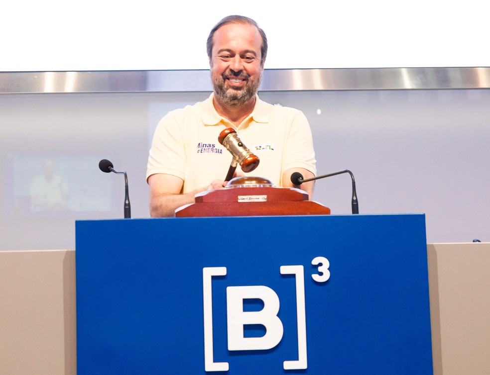 O ministro de Minas e Energia, Alexandre Silveira, participa do megaleilão de transmissão de energia na B3 — Foto: Divulgação