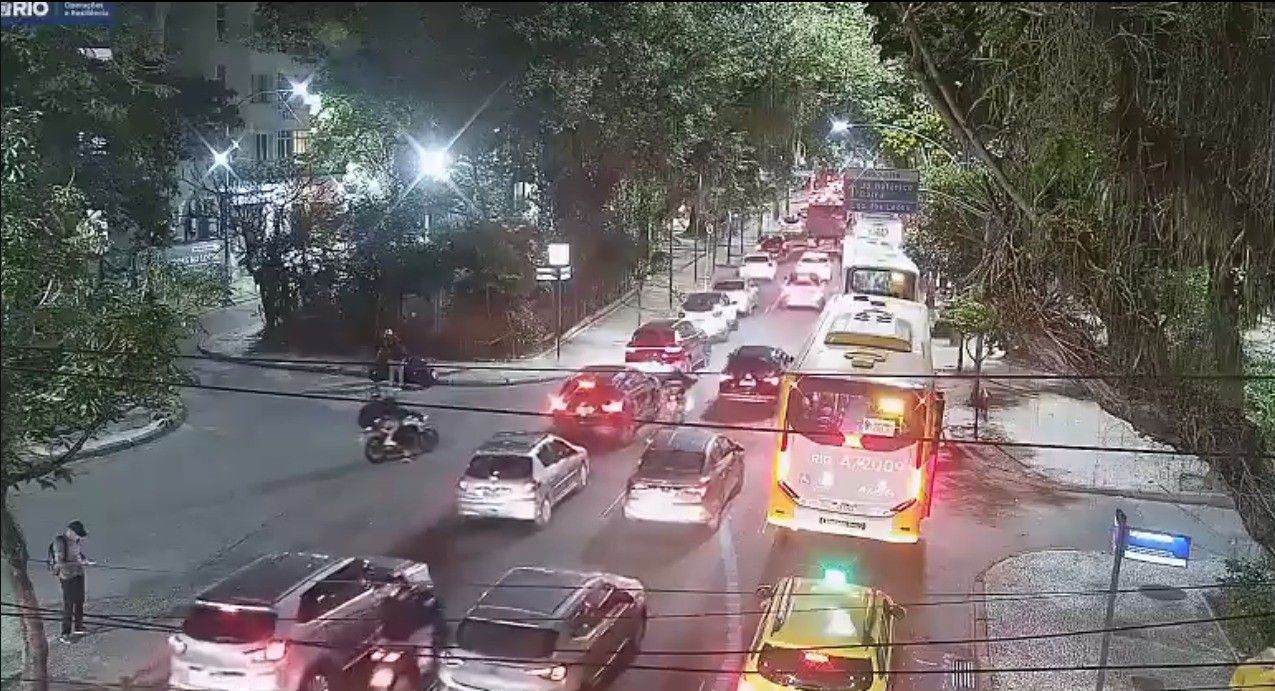 Mulher morre atropelada por um ônibus no Humaitá, na Zona Sul do Rio; trânsito tem retenções na região - QTU Questões do Universo