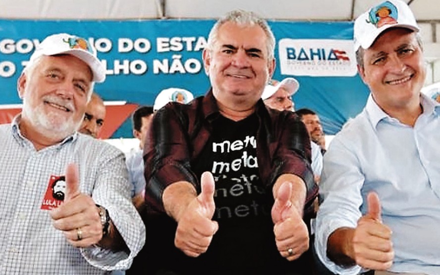 Coronel entre Jaques Wagner e Rui Costa: os dois petistas querem disputar as duas vagas para o Senado