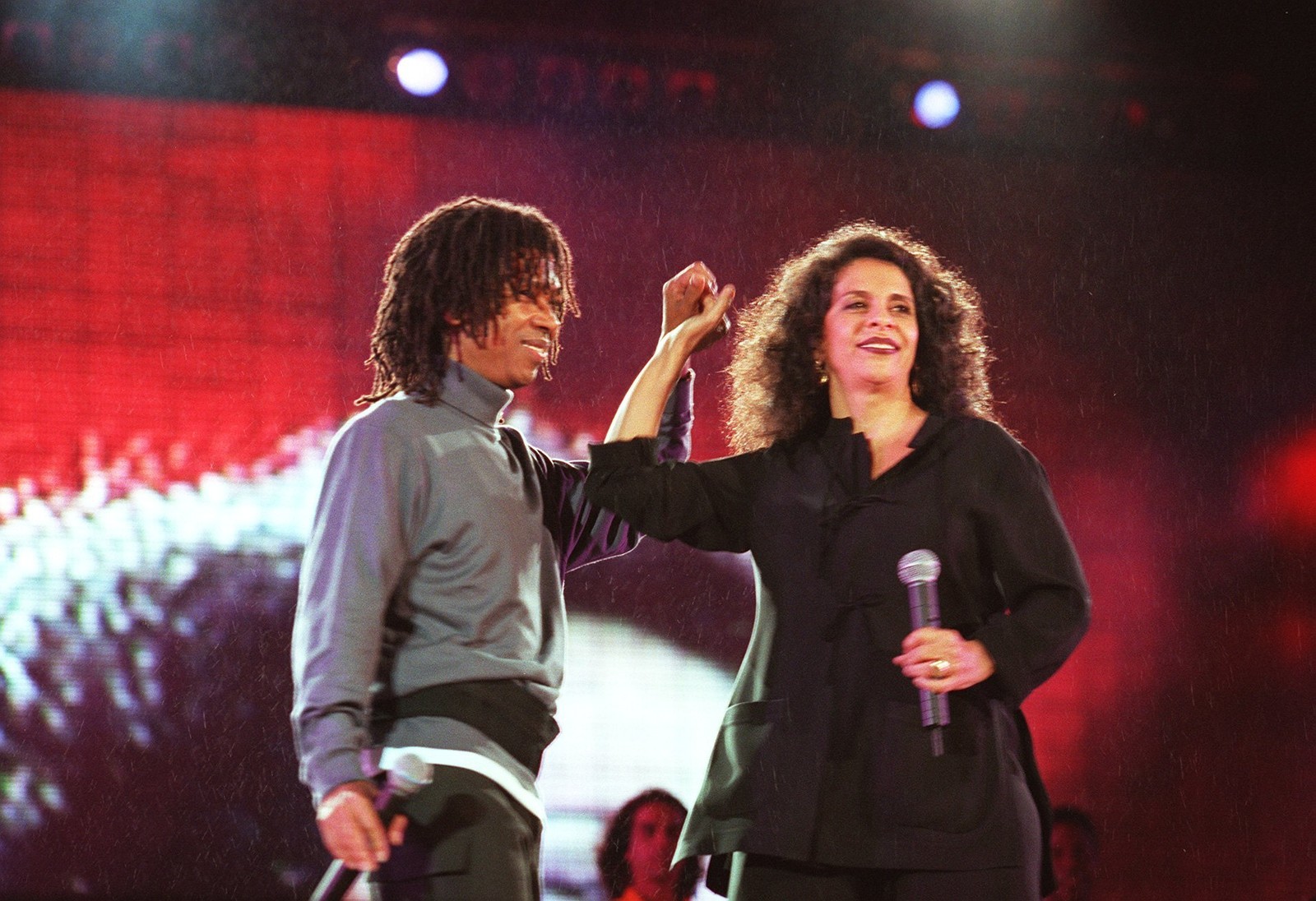Javan and Gal Costa on the show "Brazil 500 years"At the Sao Paulo Sambadrome, 1998 - Photography: Sergio Andrade