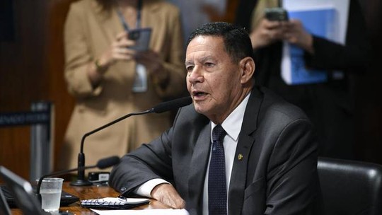 Flávio Bolsonaro e Mourão usam a tribuna para comentar plano de ataque a Sergio Moro: 'Terrorismo seletivo'