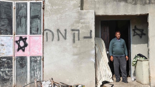Com atenção do mundo em Gaza e Irã, ataques de colonos batem recorde na Cisjordânia e deslocam 1,2 mil palestinos