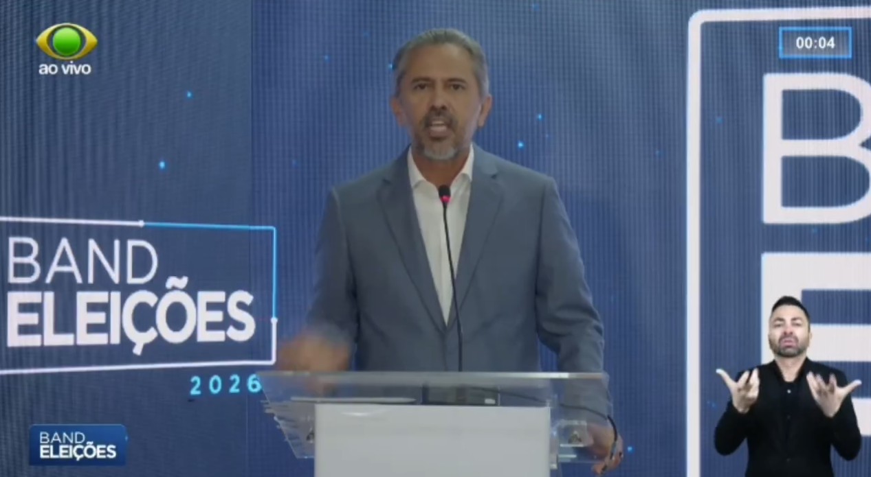 Debate no Ceará: Elmano de Freitas comete ato falho, diz que anda com Ciro Gomes e candidato reage; assista