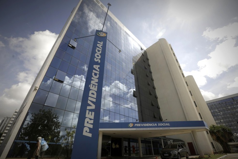 Fachada da sede do INSS, em Brasília — Foto: Cristiano Mariz/Agência O Globo/23-04-2025