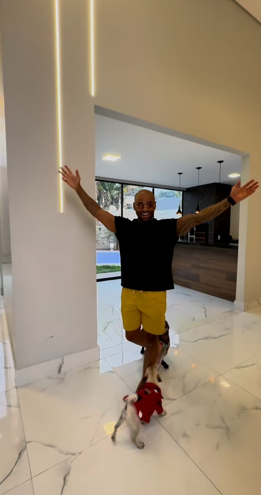 Cezar Black mostra o interior de sua casa — Foto: Reprodução/Instagram