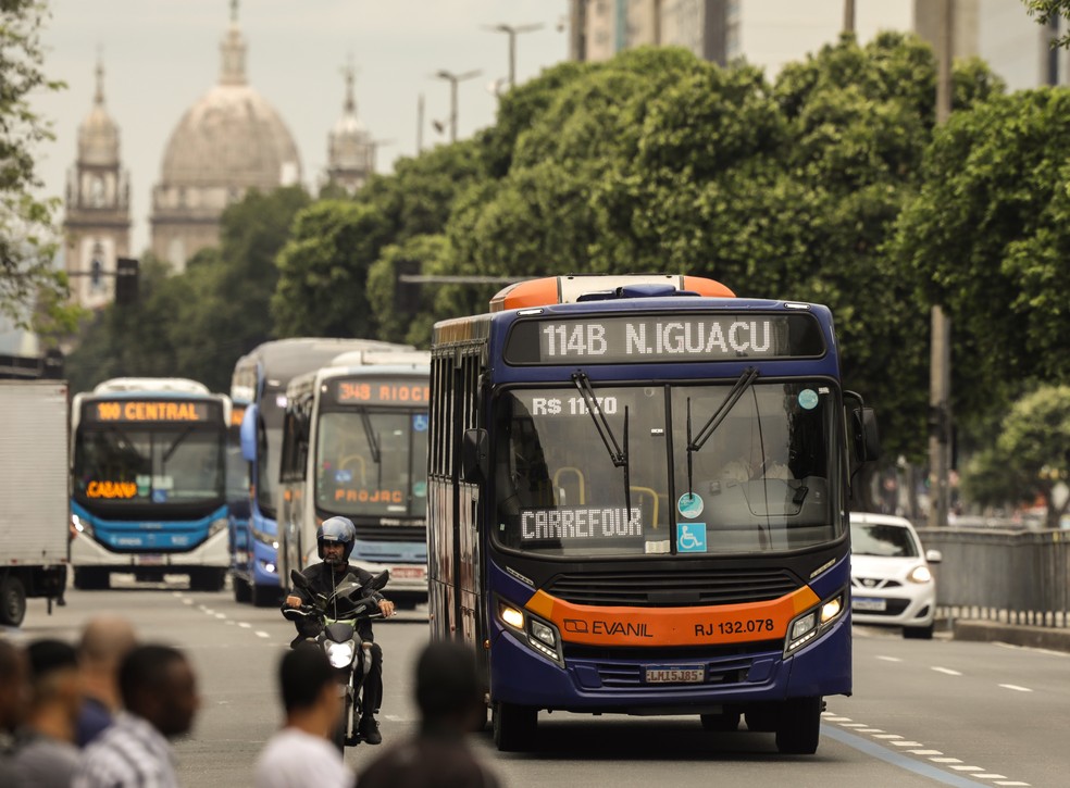 Tarifas dos ônibus intermunicipais serão reajustadas no próximo sábado (29); linha entre Nova Iguaçu e a Central, a R$ 11,70, passará a custar R$12,65 — Foto: Gabriel de Paiva / Agência O Globo / 11-10-2024
