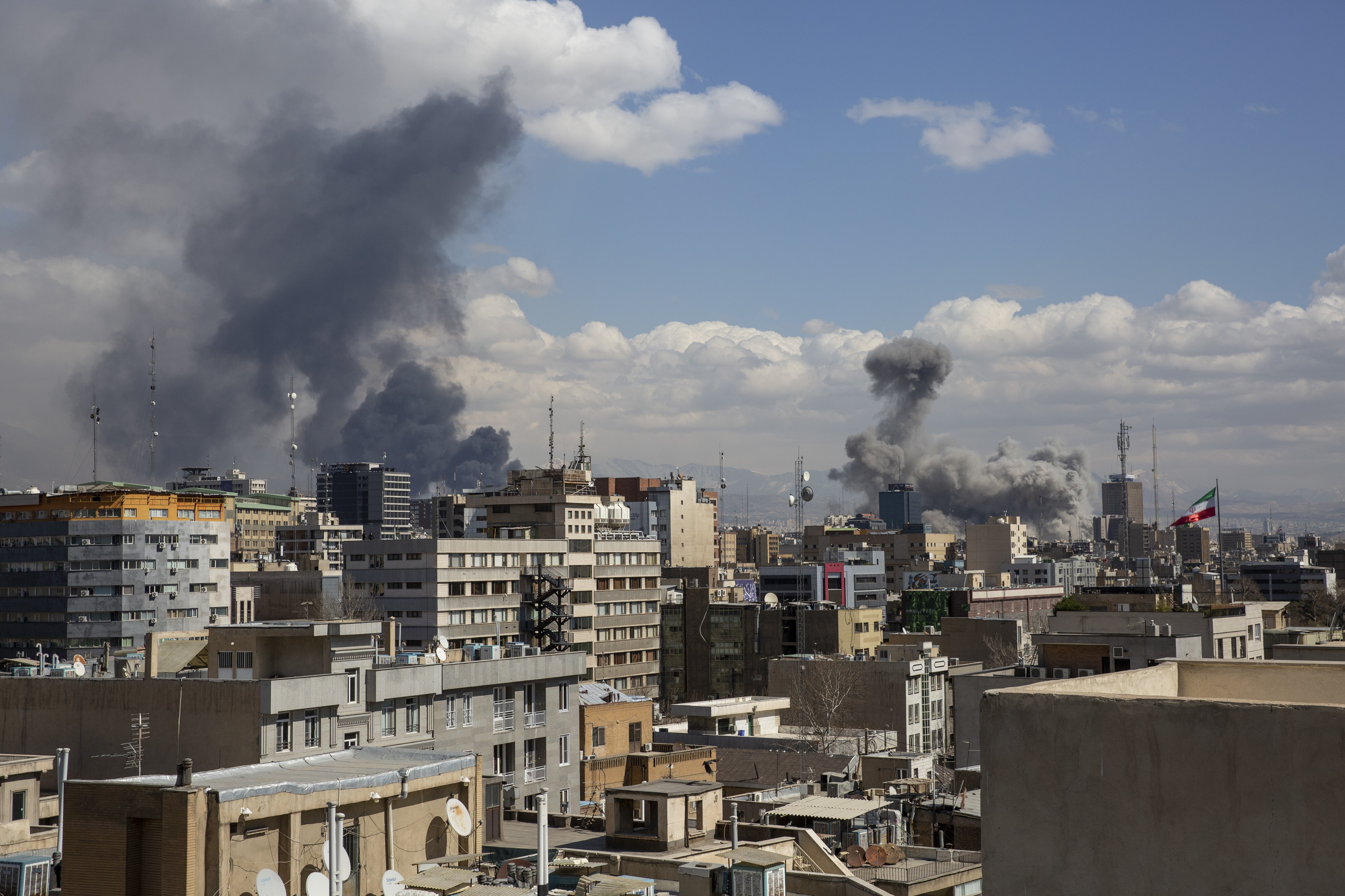 Guerra no Ir&atilde; pode reduzir al&iacute;vio nos juros e frear PIB em 2026