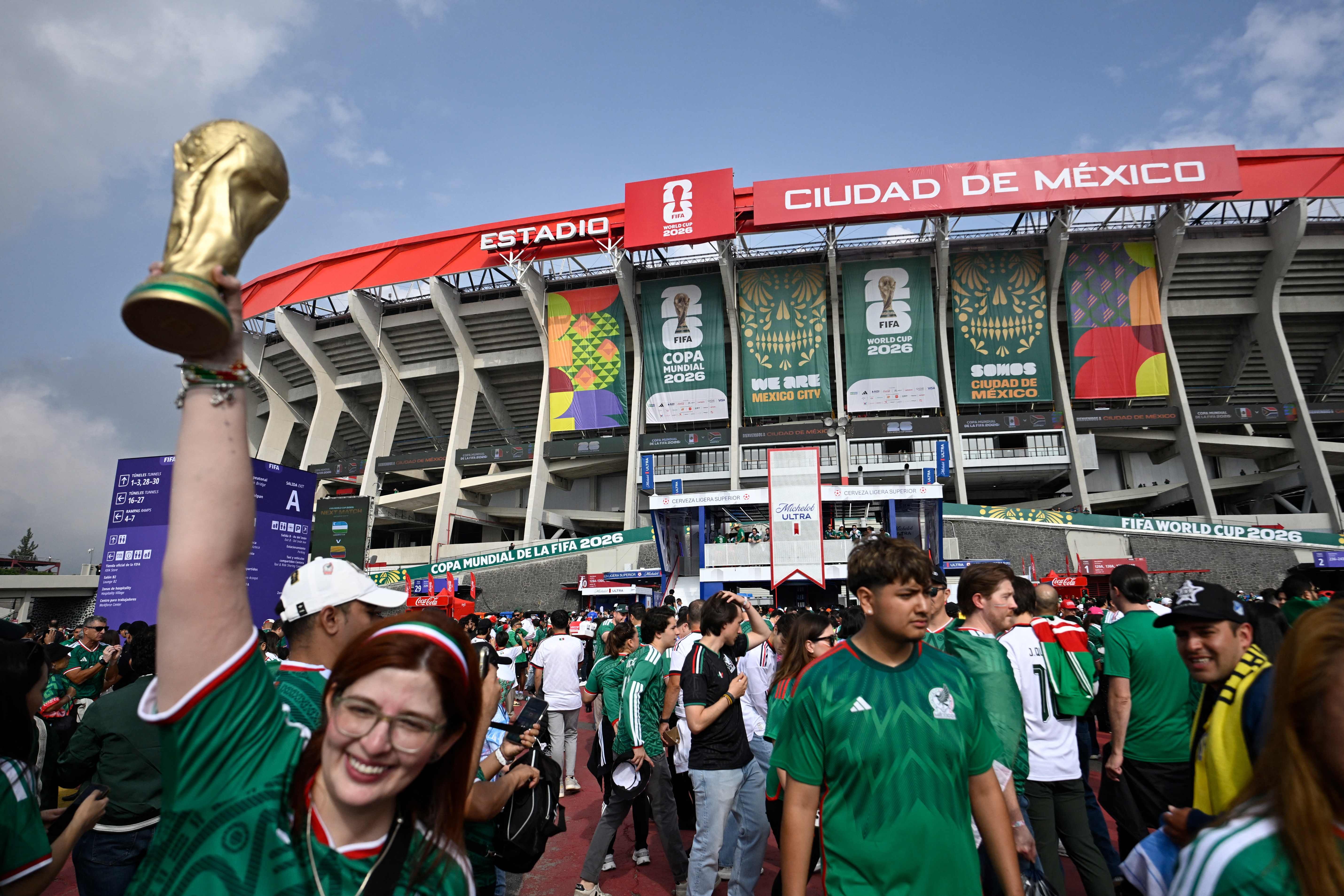 Estádio Azteca se torna o único a sediar três jogos de abert