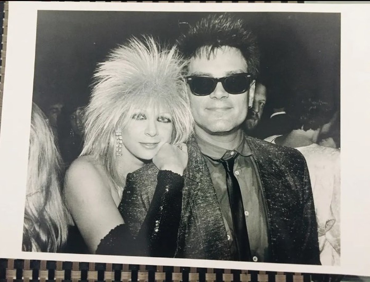 Exmulher de Dee Dee Ramone leiloa de manuscritos a joias do baixista