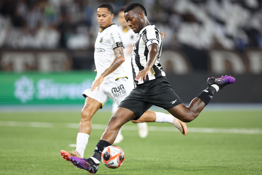 Patrick de Paula prepara a finaliza&ccedil;&atilde;o na derrota do Botafogo