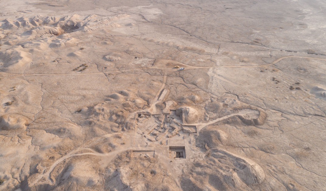 Imagem aérea mostra área alvo de escavações  — Foto: Museu Britânico