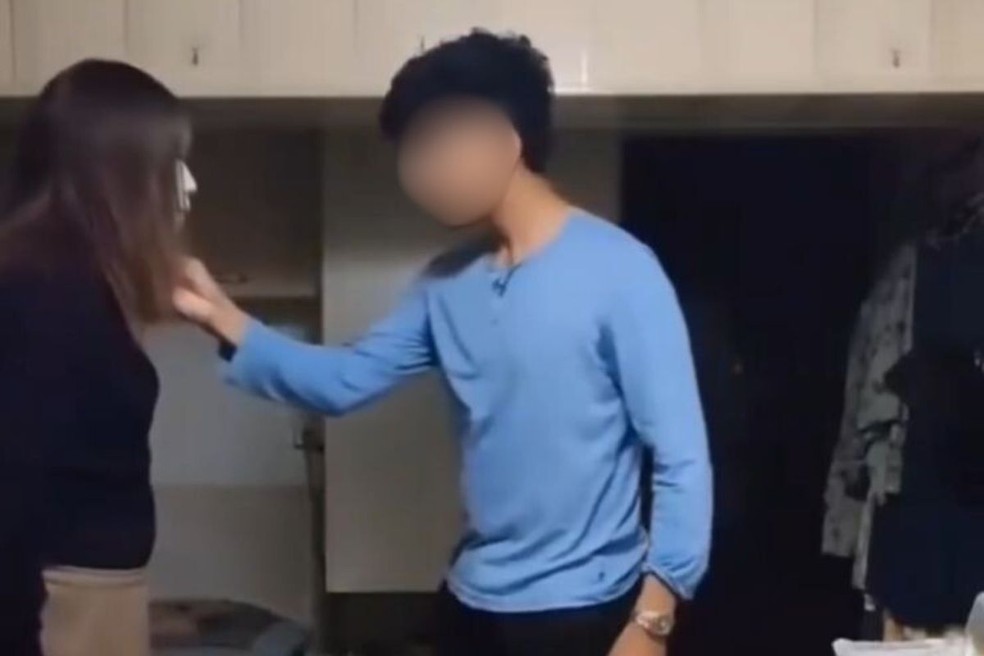 Alguns homens até desconfiavam da identidade de Sister Hong — Foto: Redes sociais