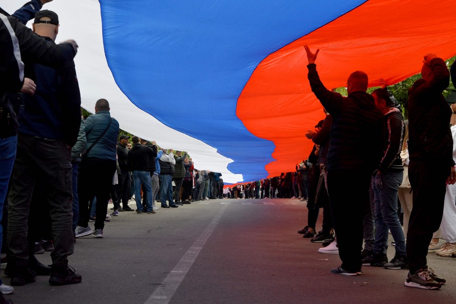 Sérvios protestam no norte de Kosovo