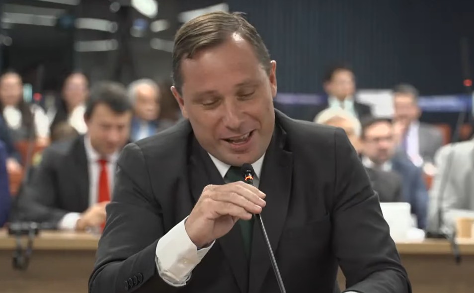 Mauro Cid consegue aposentadoria antecipada do Ex&eacute;rcito