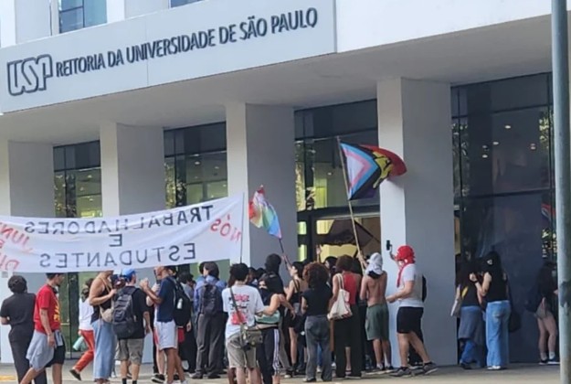 Deputado pede expulsão de alunos por invasão e depredação de reitoria da USP