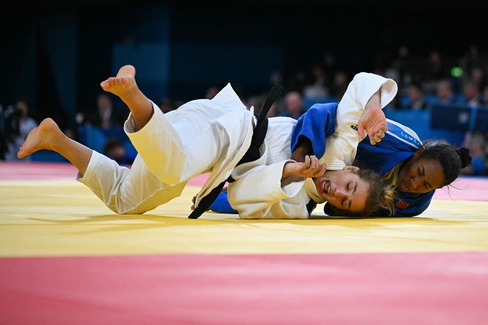 Ketleyn Quadros abriu o placar contra a Sérvia na repescagem — Foto: Luis Robayo / AFP
