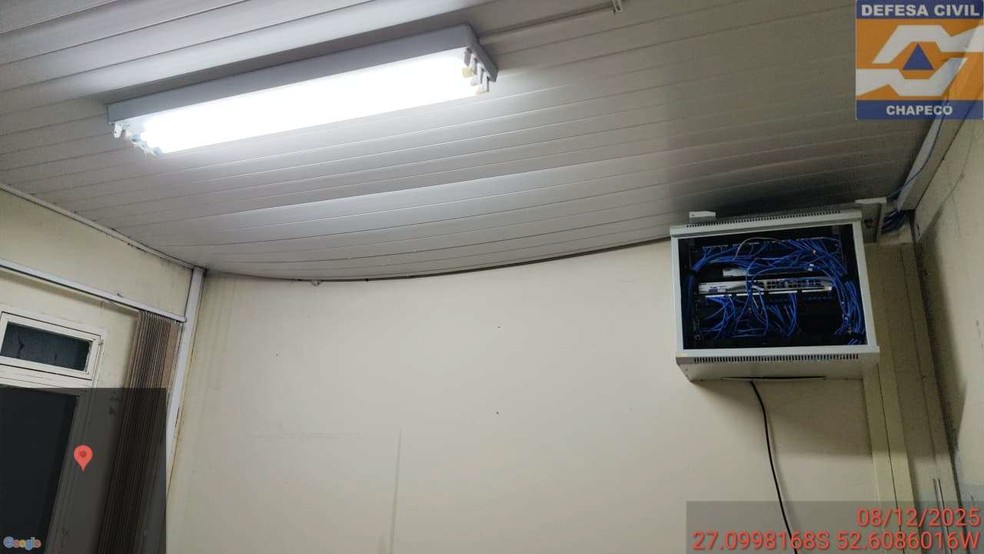 The Chapecó Police Station for the Protection of Children, Adolescents, Women and the Elderly (DPCAMI) saw its operations suspended due to heavy rains which flooded the unit, in Santa Catarina — Photo: Reproduction / Civil Defense of Chapecó