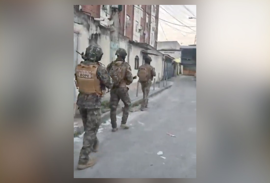 Operação da PM no Complexo de Israel tem tiroteio, barricadas com explosivos e motorista de ônibus baleado; Avenida Brasil foi fechada - QTU Questões do Universo