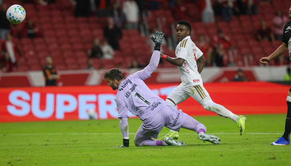 Presa fácil dos contra-ataques, Vasco leva atropelo do Internacional no Beira-Rio, pelo Brasileiro