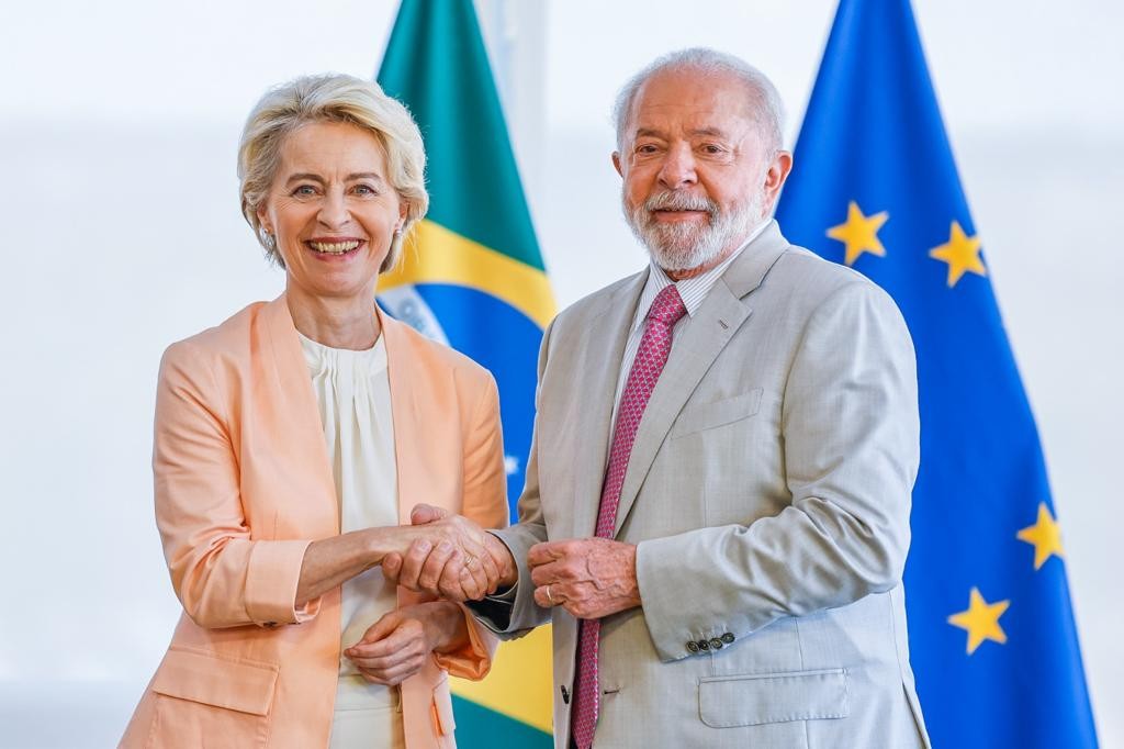 Presidente da Comissão Europeia celebra vitória de Lula como triunfo para a democracia; Macron fala em união por 'mundo mais justo'