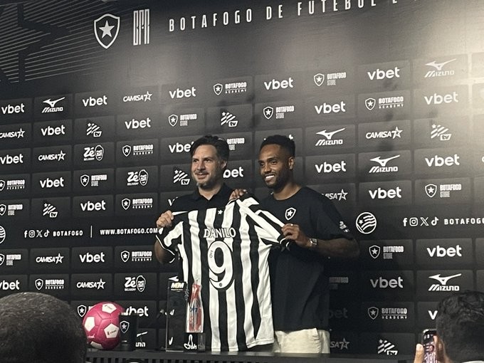 Novo camisa 9 do Botafogo, Danilo Pereira revela inspirações em Gabriel Jesus e Ronaldo: 