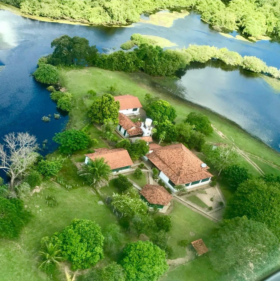 Vista aérea do Hotel Barra Mansa, às margens do Rio Negro, em Aquidauana, no Pantanal do Mato Grosso do Sul — Foto: Reprodução / Facebook