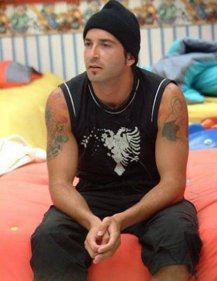 Participante do 'BBB' 4, Edílson Buba morreu dois anos depois do reality, em novembro de 2006, em decorrência de um câncer no abdômen — Foto: Reprodução/TV Globo