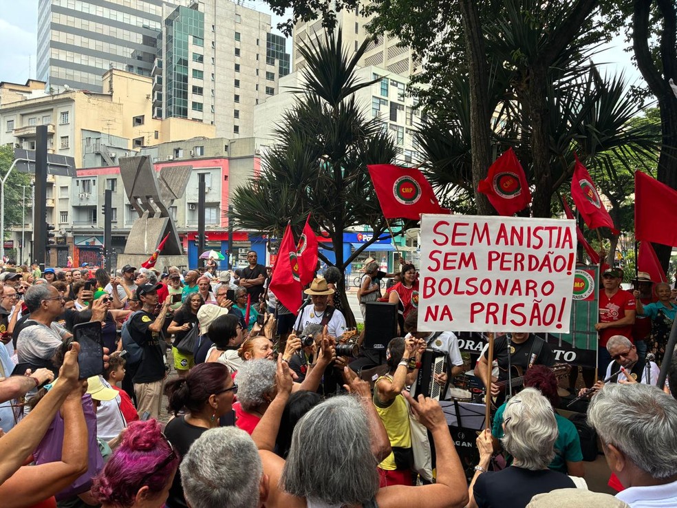 Manifestantes se concentram na Avenida Paulista em preparação para ato contra PL da Anistia — Foto: Rafael Garcia