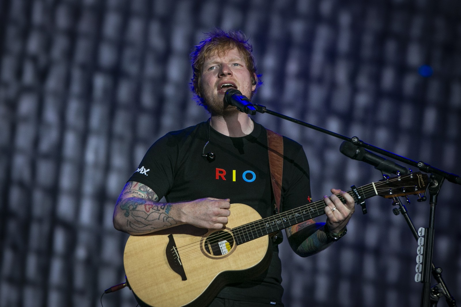 Violão, voz e loops: Ed Sheeran é a banda de um ruivo só no Rock in Rio ...