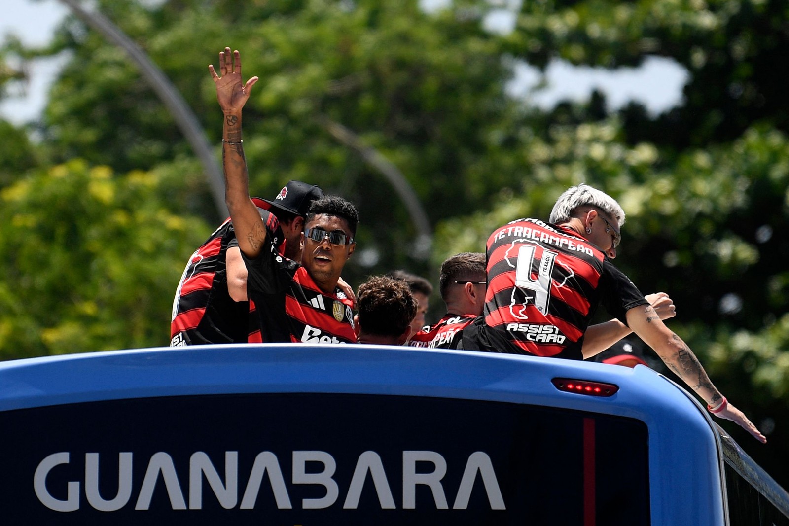 Jogadores do Flamengo comemoram título da Libertadores — Foto: Daniel RAMALHO / AFP