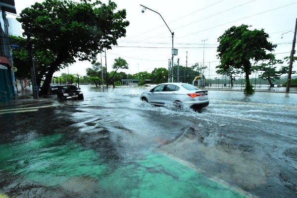 Forte chuva supera 100 mm no Povoado da Tapera, em Petrolina (PE