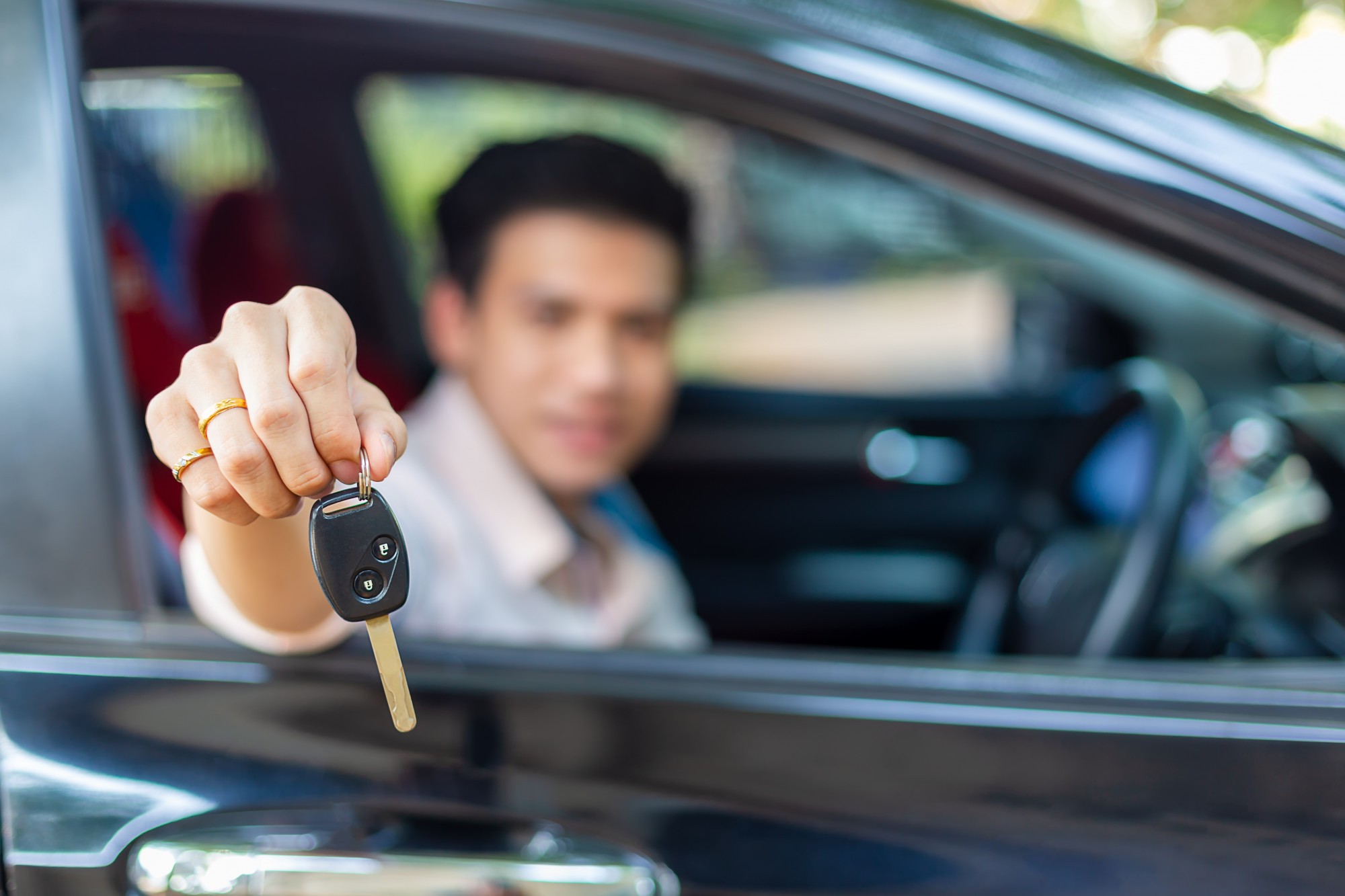 Mais de R$ 140 mil para não dirigir? País europeu vai pagar jovens que abrirem mão de carteira de motorista por cinco anos; entenda