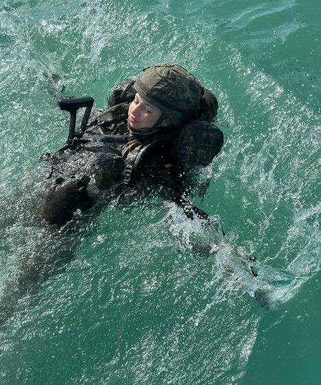 Princesa Leonor participa de treinamento militar na água — Foto: Casa Real de Espanha
