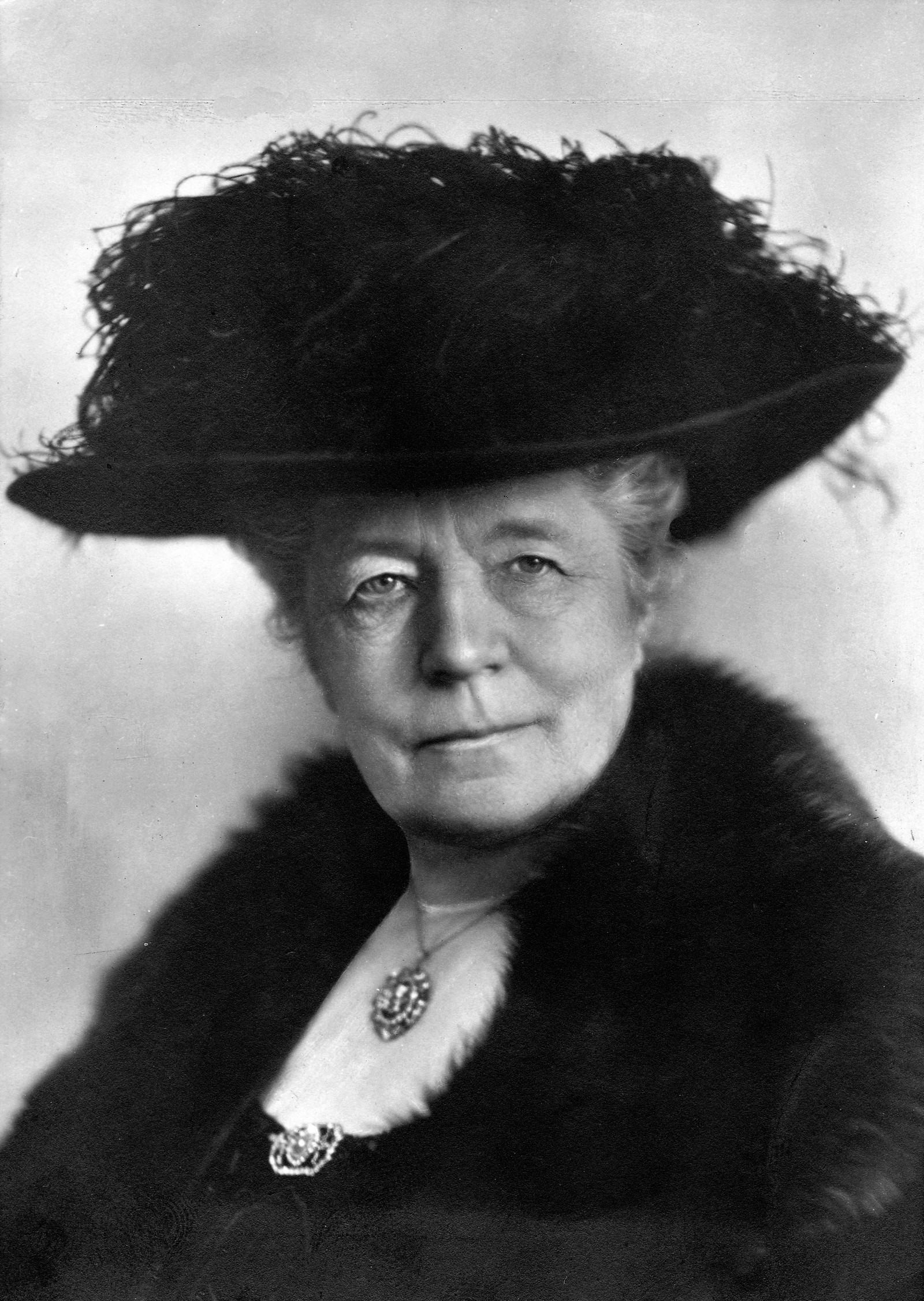 A sueca Selma Lagerlöf, em 1909, foi a primeira a ser laureada — Foto: Reprodução
